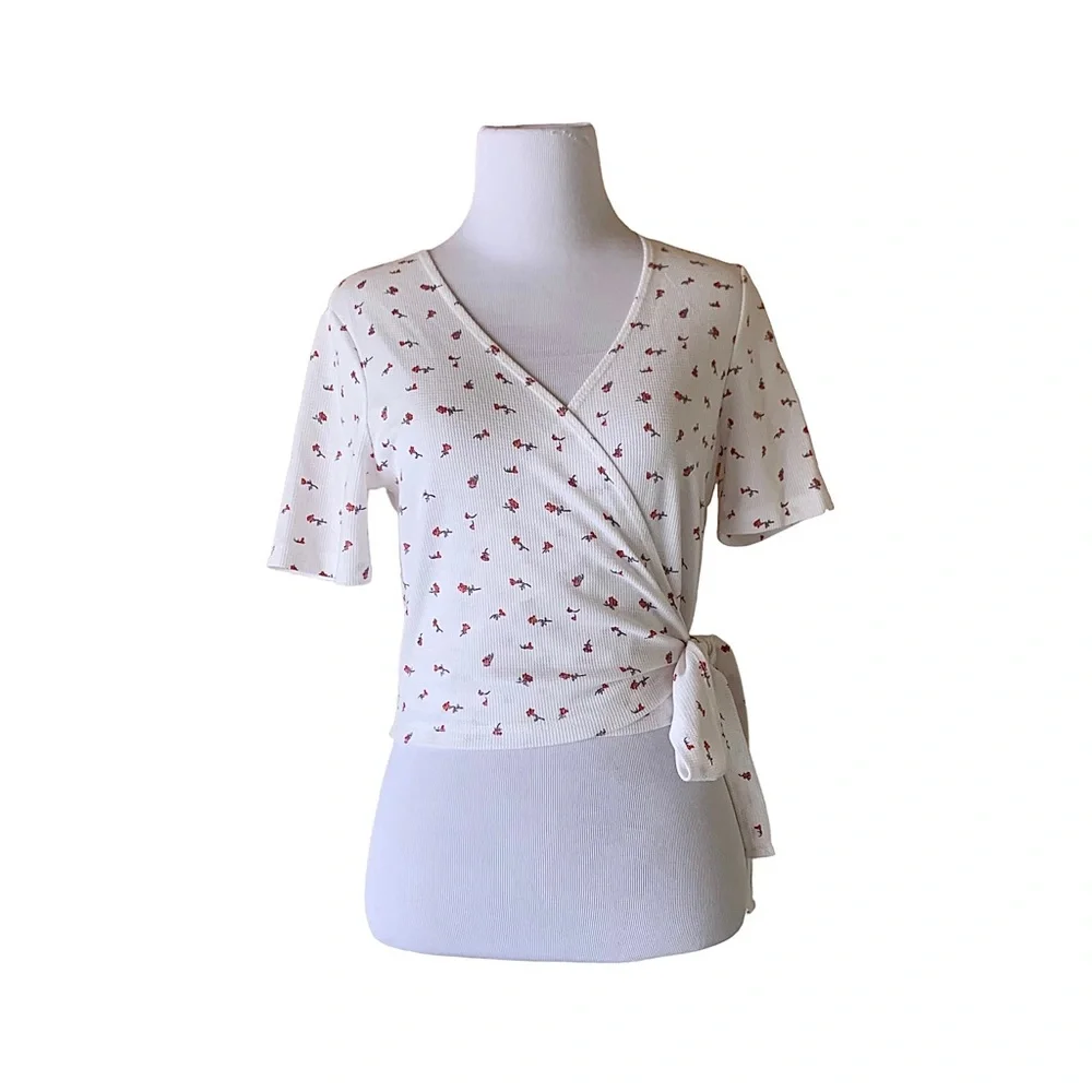 bershka floral print wrap top in white 💐 - Picture 4 of 9